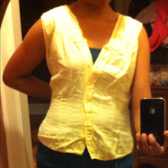 light yellow linen sleeveless blouse - Picture 3 of 4