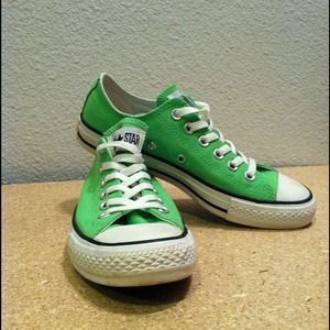 ✨trade for gabicuss✨Neon green converse