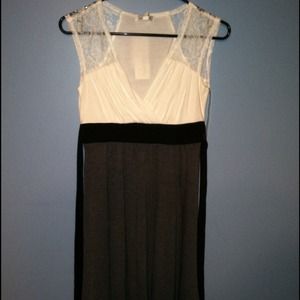 Lace sleeve grey and white dress