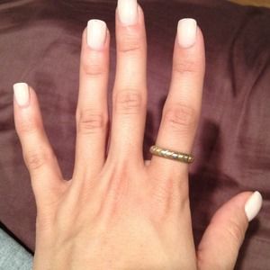 NWT 10K gold with white rhodium v cut ring