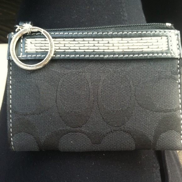 Coach Coin Purse/No Trades ♔♡