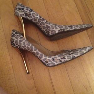 Stuart Weitzman Shoes - Leopard print Stuart Weitzman stilettos Stuart Weitzman Shoes - Leopard print Stuart Weitzman stilettos