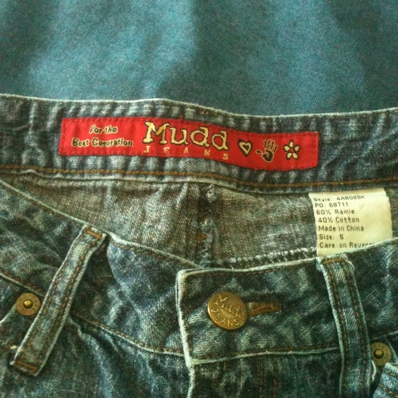 Dark denim shorts - Picture 2 of 3