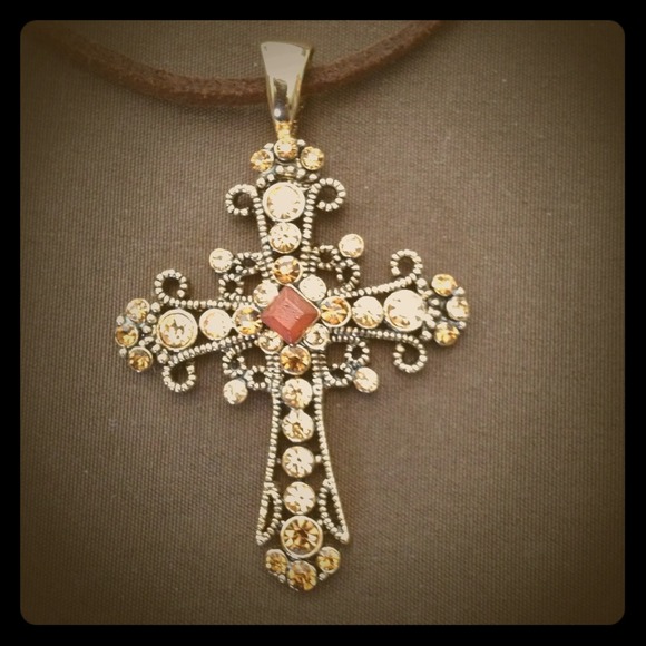 🍂Vintage Looking Cross Necklace🍂