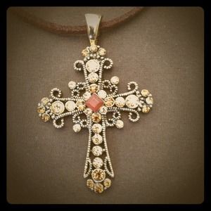 🍂Vintage Looking Cross Necklace🍂