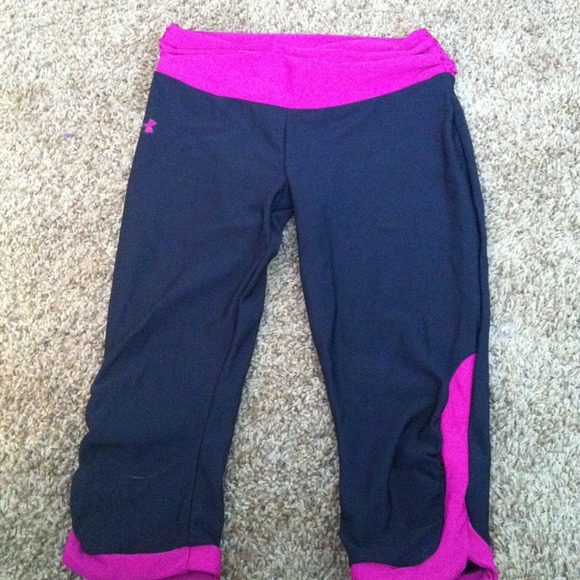 ✨SOLD✨Capri under armour work out pants