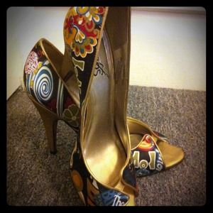 Carlos Santana "Pounce" Peep-Toe Pump