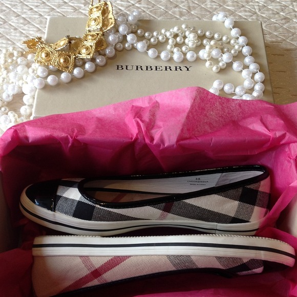 🎉🎉SOLD🎉🎉Burberry Ballerina flats size 38