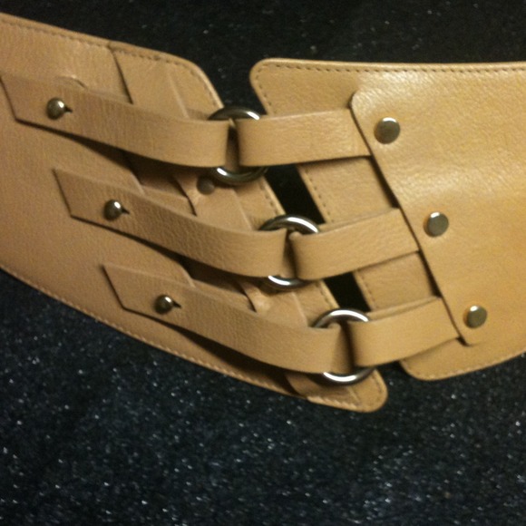 Genuine Fine Leather Fashionable  Wide Belt sz L.
