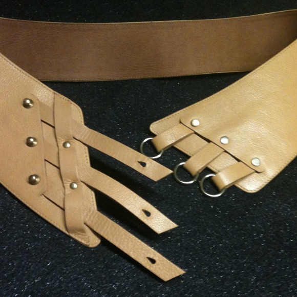 Genuine Fine Leather Fashionable  Wide Belt sz L.