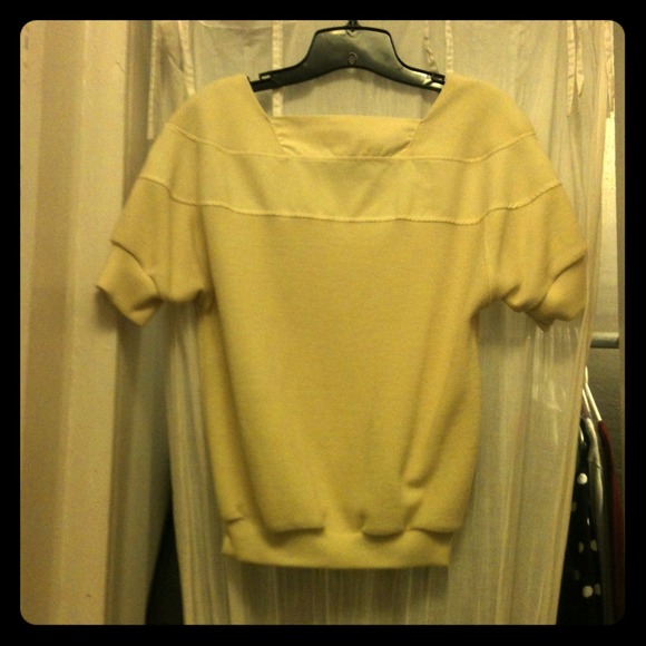 Yellow short sleeved sweater