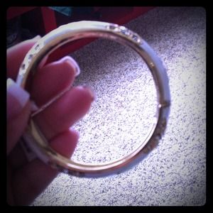 white and gold bracelet