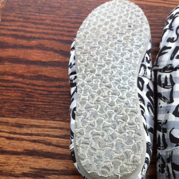 💢SOLD💢TOMS - Picture 2 of 3