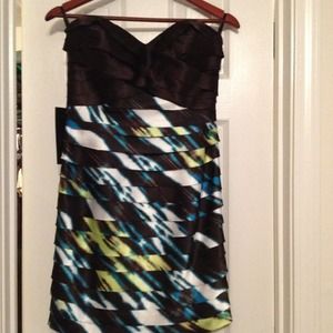 Bebe New Strapless crossover FR dress🆕🆕