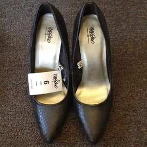 SOLD!! Brand new snake pumps.