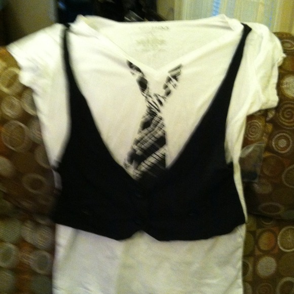 Size large vest shirt with graphic tie