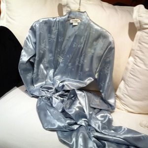 Nightgown & housecoat