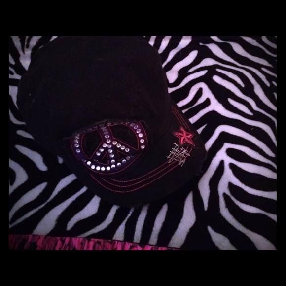 Bundle!! Cute hat and Billabong board shorts