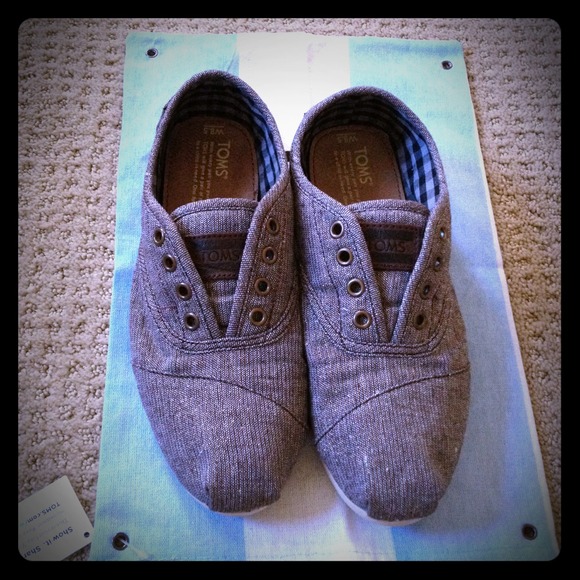TOMS Flats
