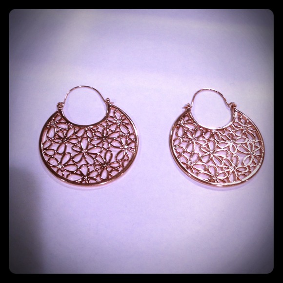 Floral hoop earrings new. - Picture 1 of 1