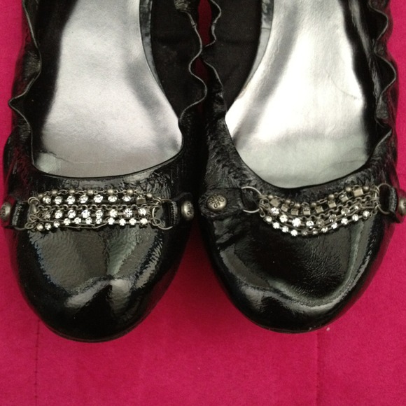 🎉SOLD to @nateanddes🎉 Vera Wang shoes and top.