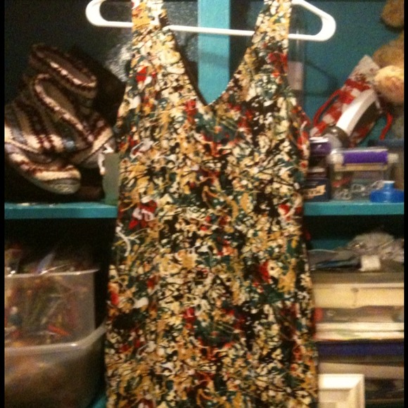 Floral M size dress that goes down to the knee