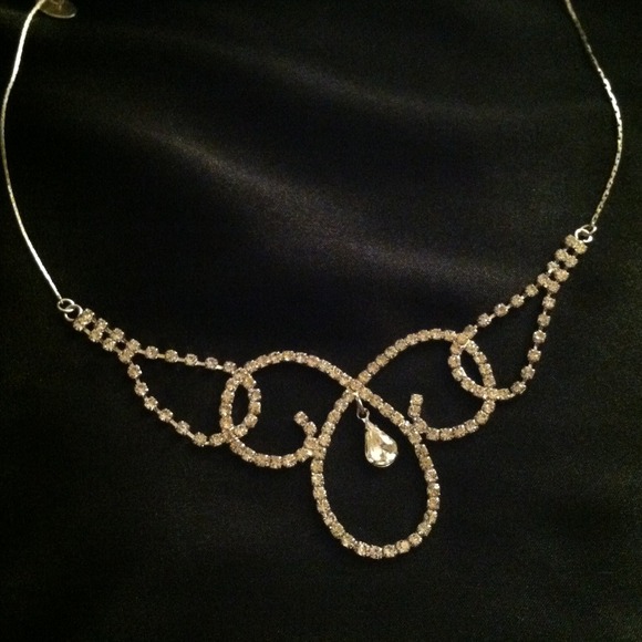 New! Silver and rhinestone necklace