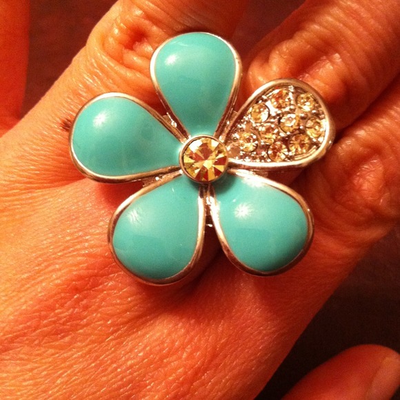 Brand New✨Turquoise Petal Ring - Picture 2 of 3