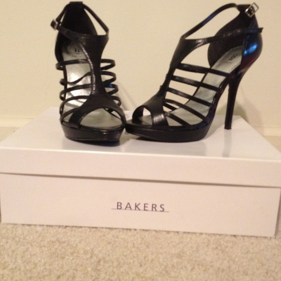 ❌❌RESERVED~Floridagirl1200❌❌❌❌ Black strap Heels👠