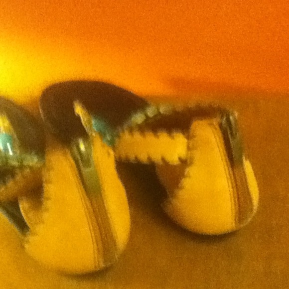 Sandals - Picture 3 of 4