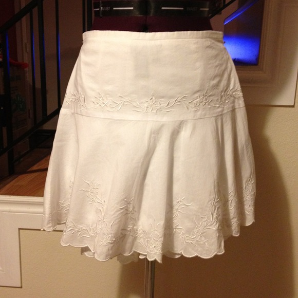 BUNDLE @einsteinsdrms BCBG Wht&Linen stripe skirts