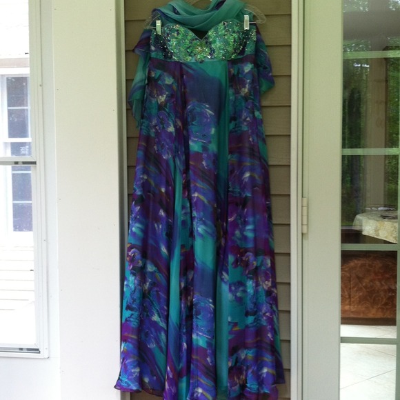 Govani prom dress,only worn once Excellent cond.