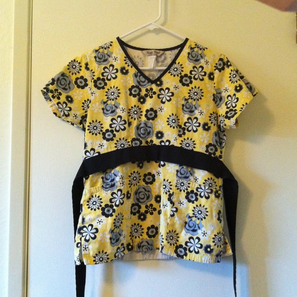 🌴Scrub top🍶. lets bundle