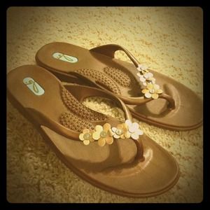 REDUCED: Flowered metallic flip flops