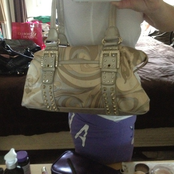 ❌❌❌Traded❌❌❌Cream,Gold,Silver&Bronze Hand bag