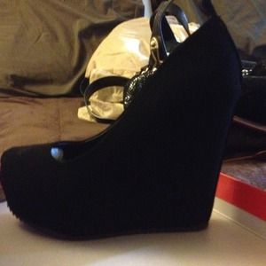 ❤❤Black Flawless Suede Wedges❤