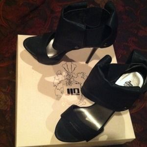 JL0  black platform heels Reserved for eriika89