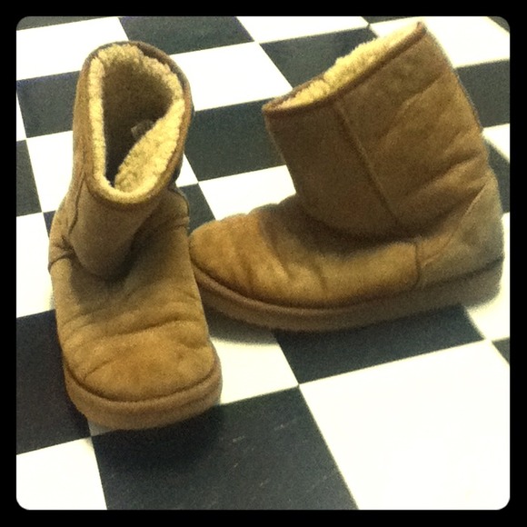 Tan Uggs