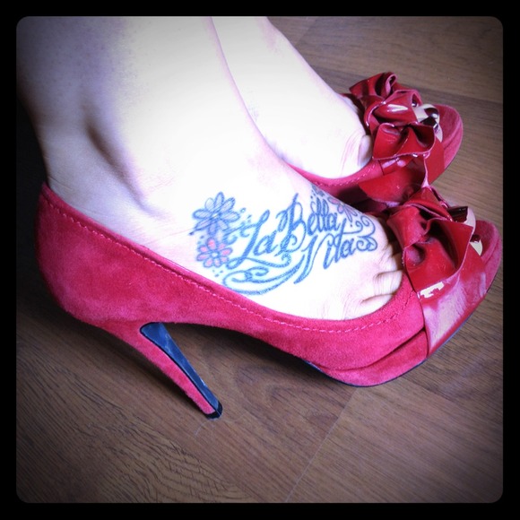 REDUCED! Red pumps