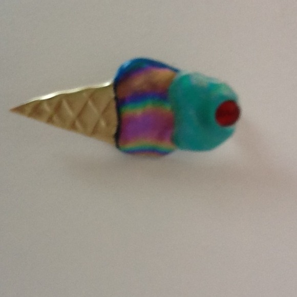 Ice-cream cone pin - Picture 1 of 1