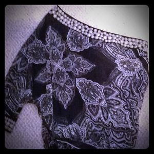 Black & White Patterened Off The Shoulder Top 21