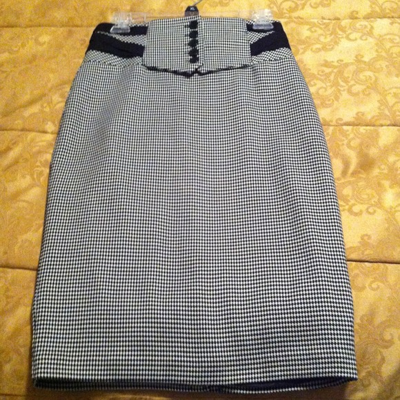 NWOT High waisted diamond pattern pencil skirt.