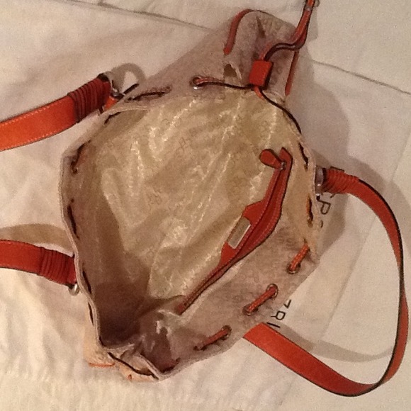 ✨BCBG MaxAzria Handbag - Picture 2 of 3