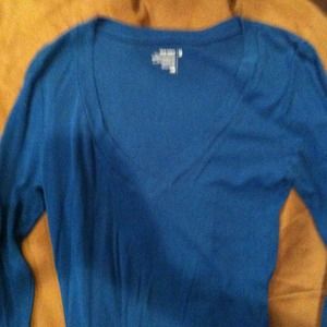 Long sleeve v-neck tee