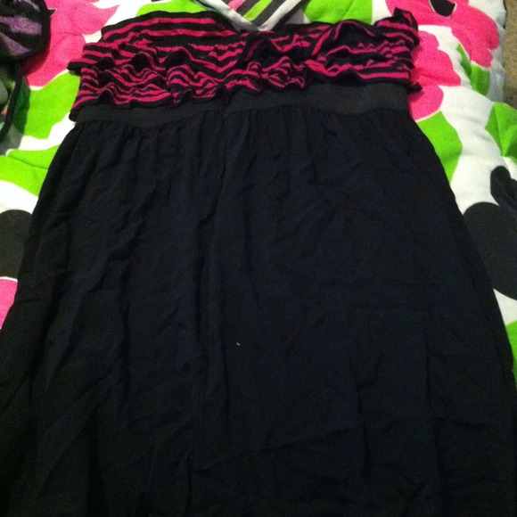 ✨SOLD✨black and pink dress