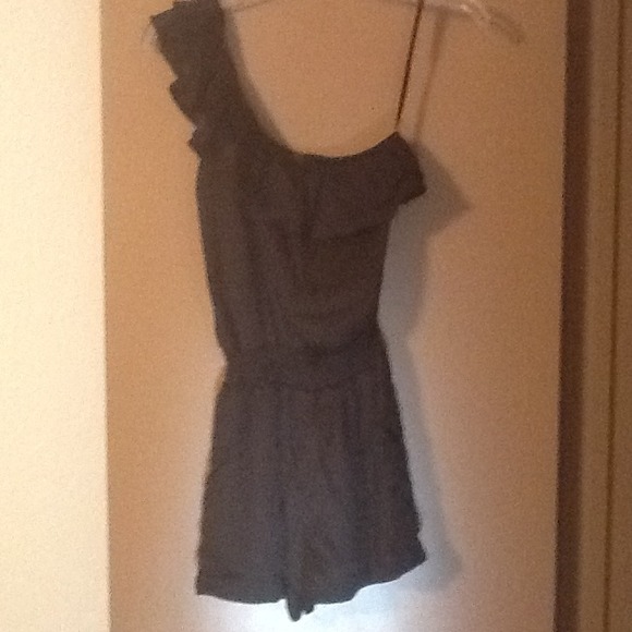 ❌❌SOLD❌❌ Urban outfitters black romper (rayon)
