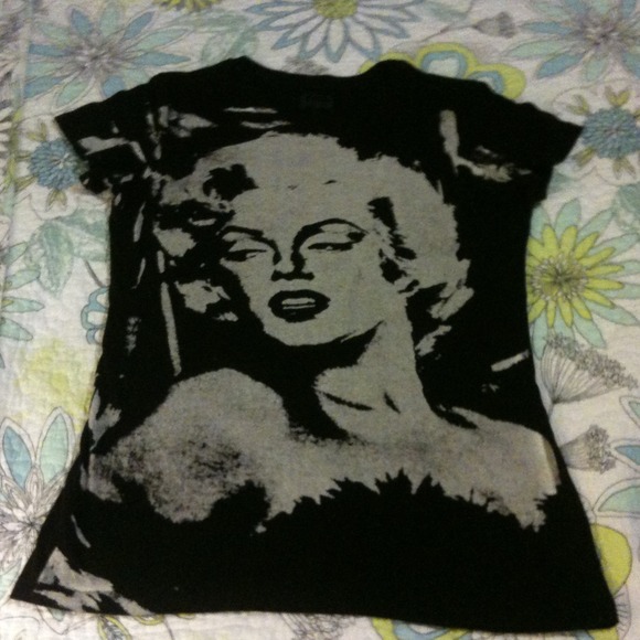 ⚠SOLD⚠Marilyn Monroe shirt