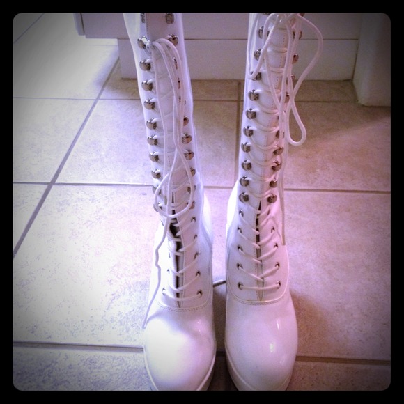 RESERVED @lbwants2 until 06/25/2012 White boots