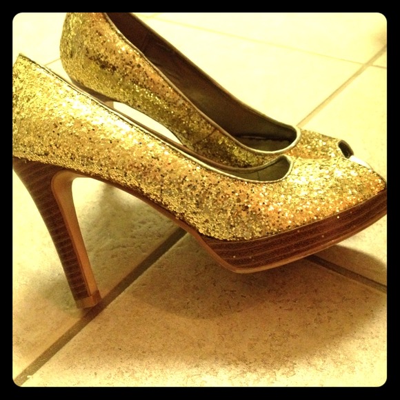 Shoes - 💝Peep toe heel