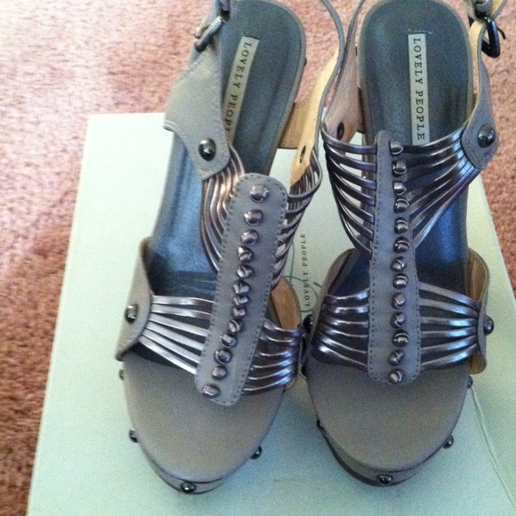 Taupe/ grey 4 inch platform classy sandal - Picture 1 of 4